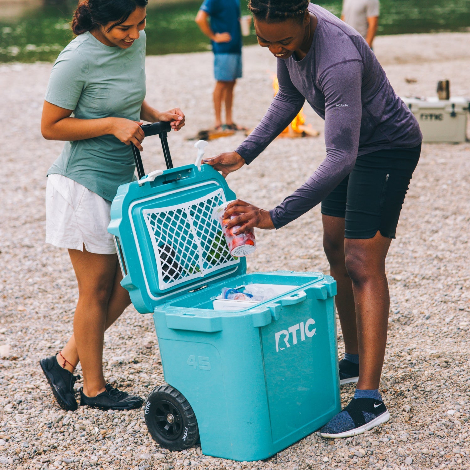 45 QT Ultra-Tough Wheeled Cooler #007SD