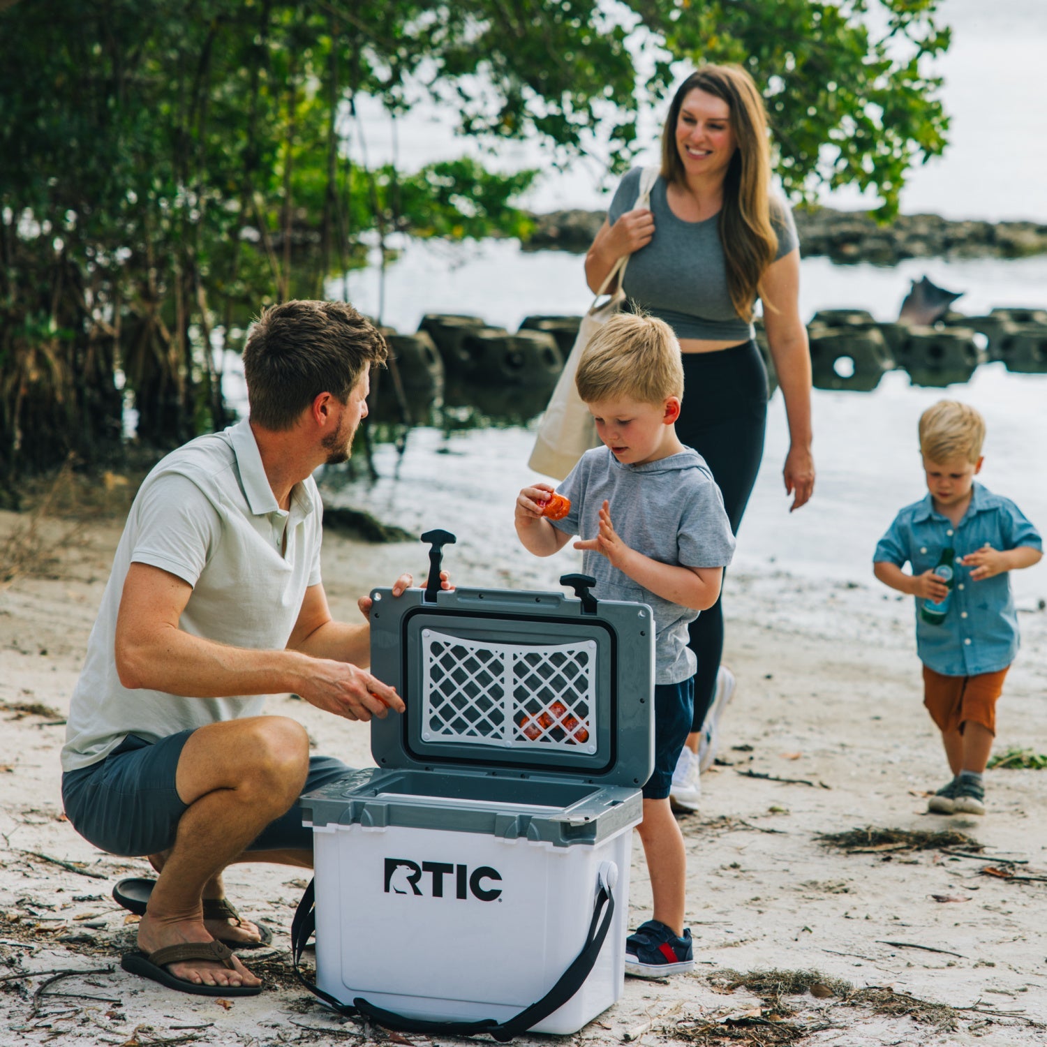22 QT Ultra-Light Cooler #009BO