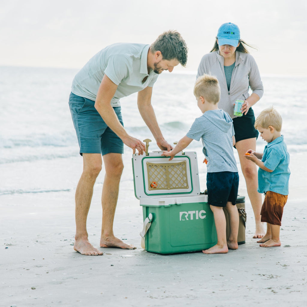 22 QT Ultra-Light Cooler #009BO