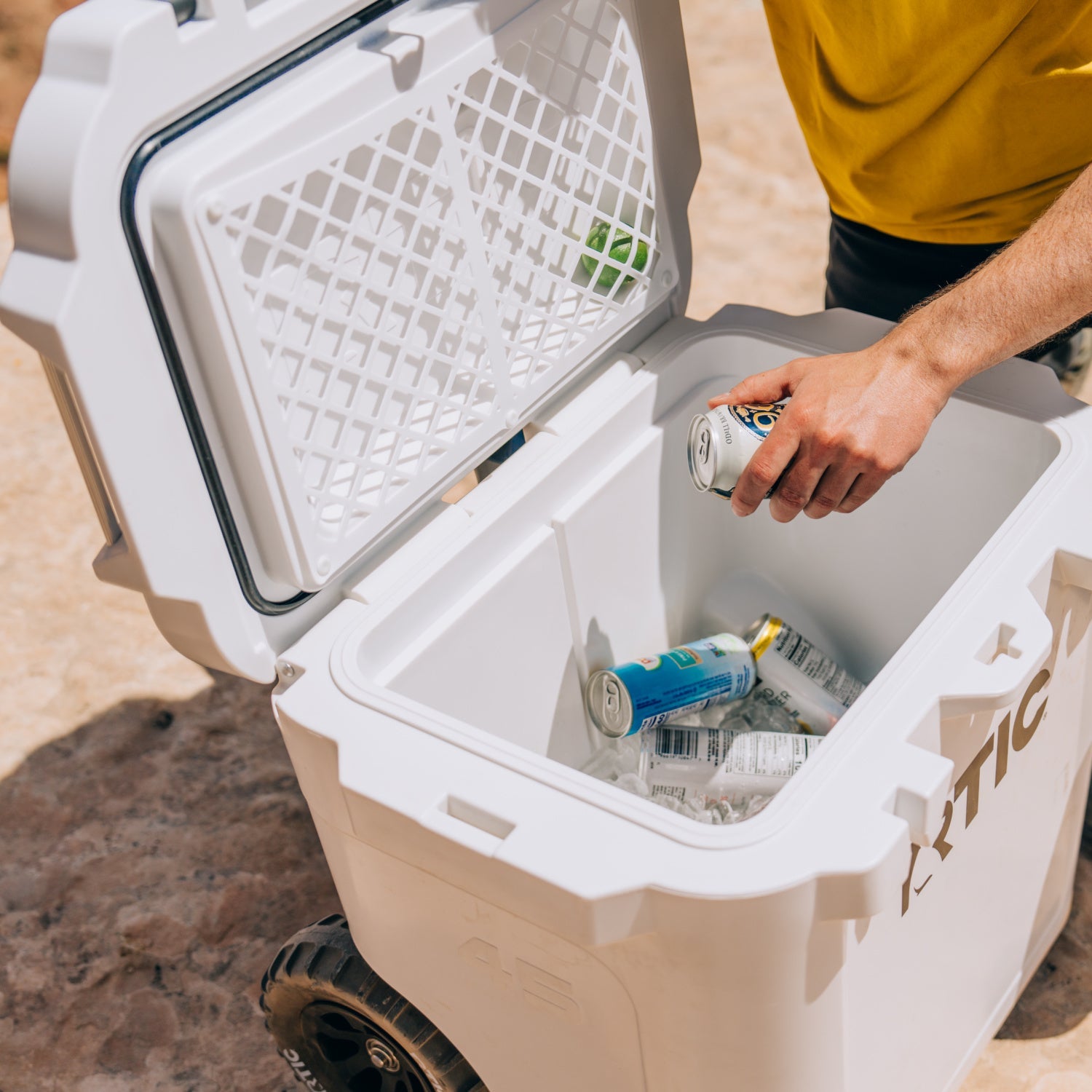 45 QT Ultra-Tough Wheeled Cooler #007SD