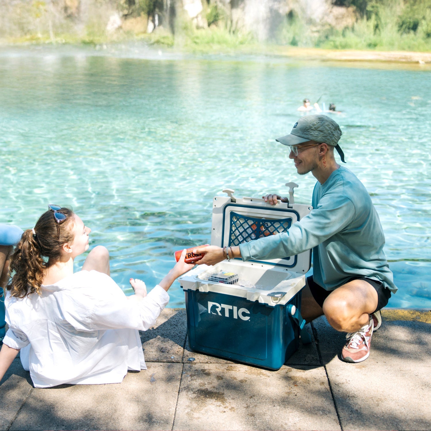 22 QT Ultra-Light Cooler #009BO